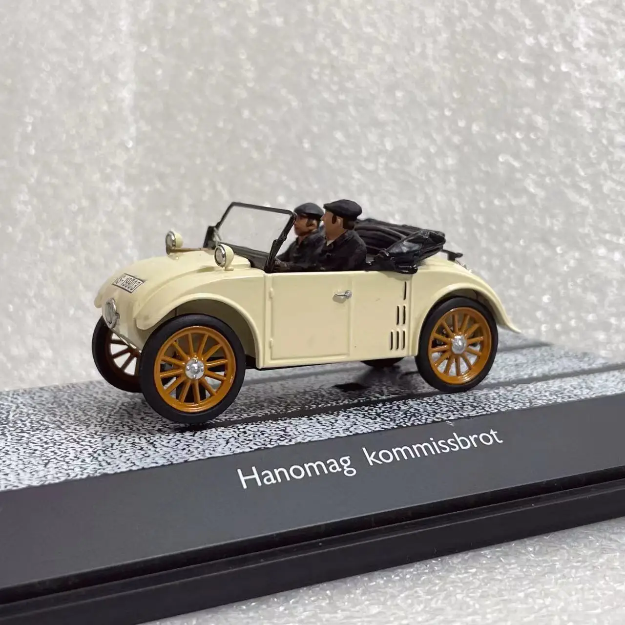 1:43 Scale Hanomag Kommissbrot 1924-1928 Military Van Classic Convertible Vintage Car Model Hobby Boy Toy With Defects