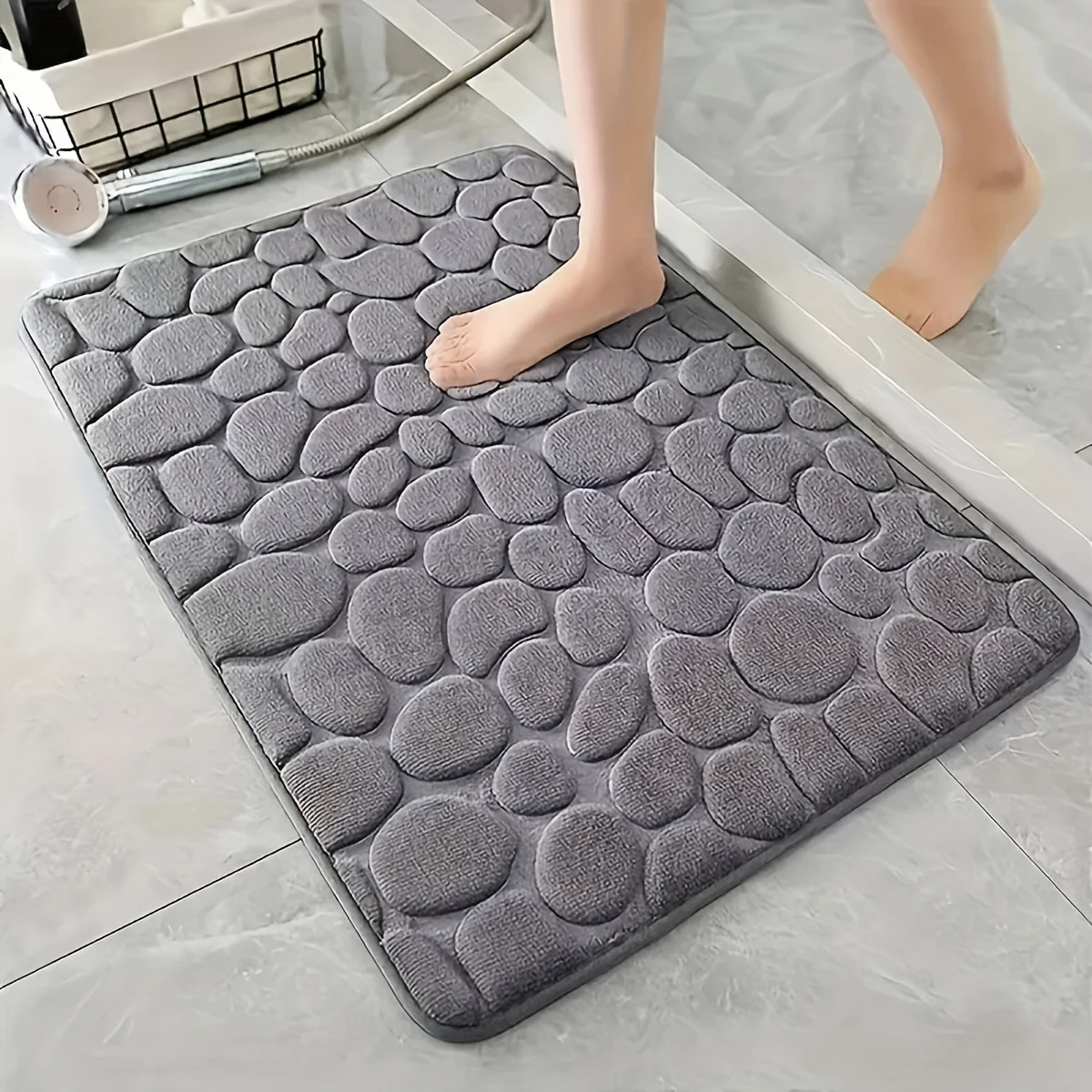 1pc Ultra soft coral velvet embossed stone bath mat - non slip, suitable for showers and bathrooms, machine washable