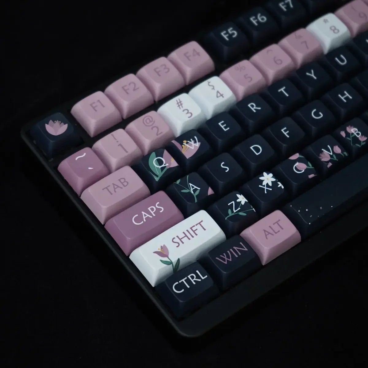 

XDA Huayu Keycap Black Pink Rose Pbt Keycap Set Of Five-Sided Sublimation Process For Cross-Core Mechanical Keyboard Keycaps