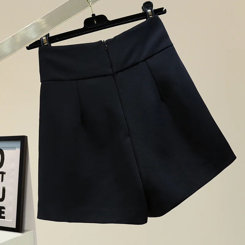 Western-style wide-leg pants women's summer and autumn new high waist loose fashion temperament diamond casual Joker shorts.
