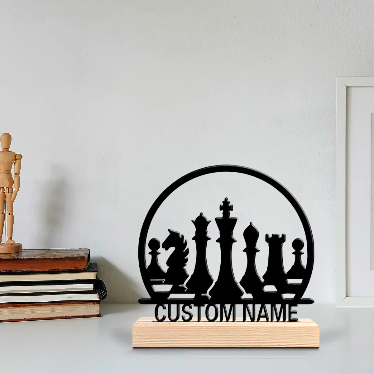 1pc Mode Personalisierte Benutzerdefinierte Schach Metall Statuen Metall Kunst Mit Holz Basis Geeignet Für Büro, Schlafzimmer, Desktop Dekoration,