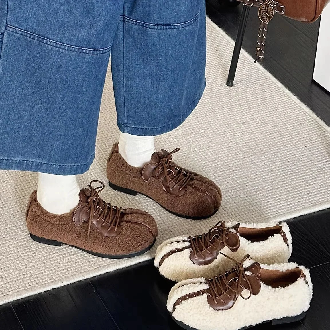 

Women's Retro Lace-Up Flat Bottom Fur Leather Shoes Large Head Casual Shoes Breadth Comfortable Low Heel Rubber Outsole