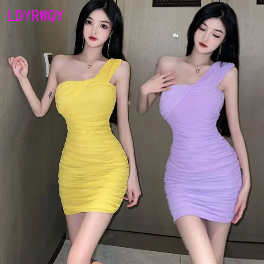 Sexy suspender sweet and spicy style Be careful of machine bag buttock pleats Irregular design feeling Oblique shoulder dress