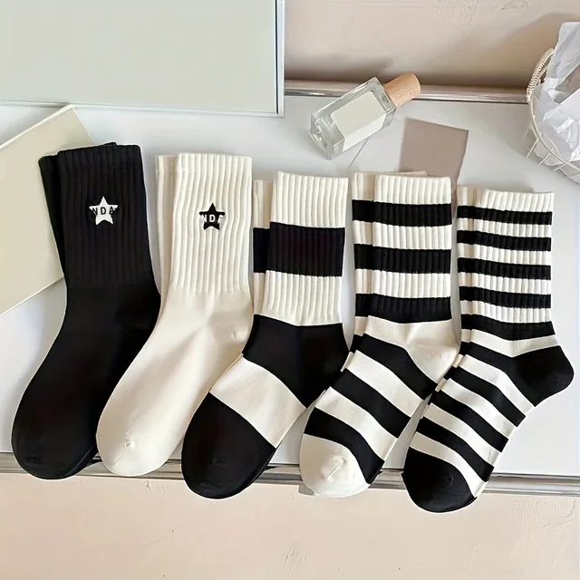 5 par damskich skarpetek w czarno-białe paski Zestaw minimalistyczny styl haftowany Pentagram Damskie skarpetki sportowe Skarpetki bawełniane