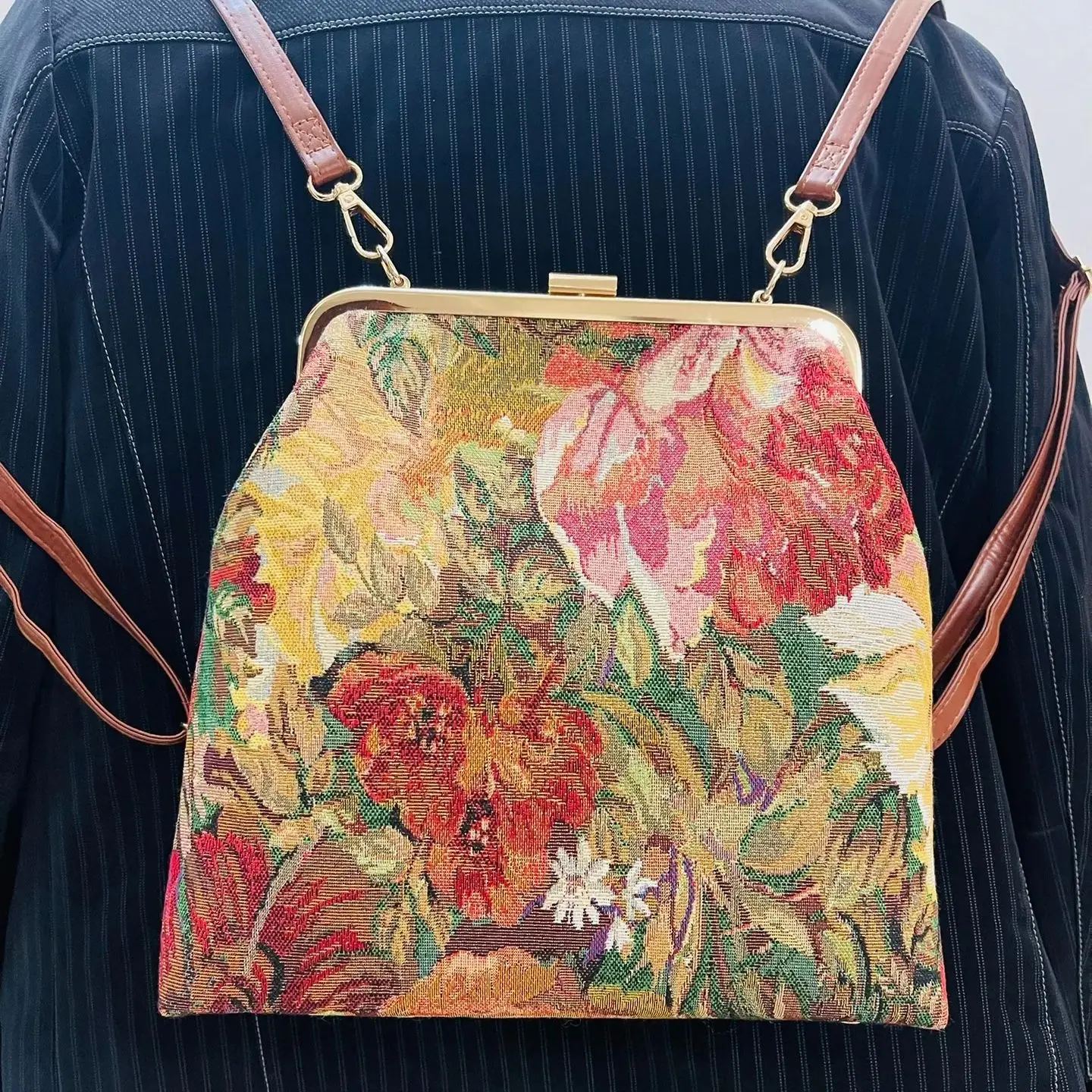 

Lost In VintageA Жаккардовая ткань с золотой нитью в цветочном стиле Рюкзак 26x8x26 см D Kang Плечевой ремень (съемный и