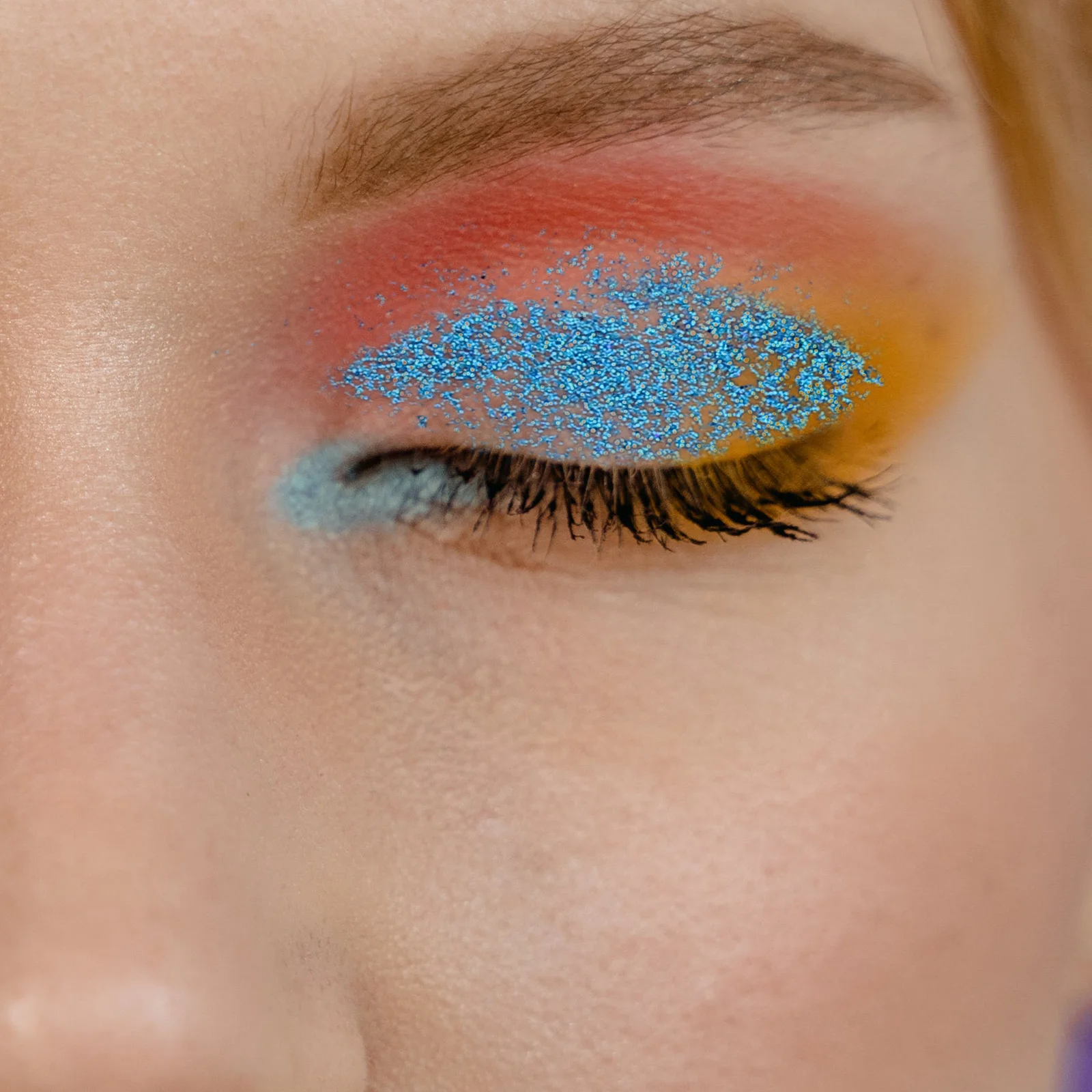 1pc グリッターアイシャドウプレートブルーシマーパウダー長期的な明るいメイクアップパーティーナイトクラブスパークルアイシャドウ女性