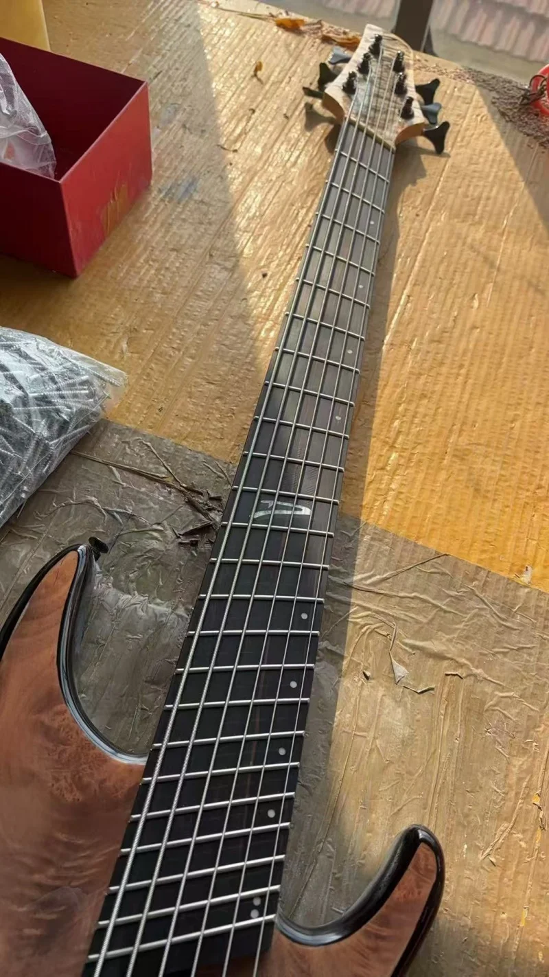 Customized 6-string bass, rosewood fan-shaped fretboard, black hardware, active electronic equipment, free delivery