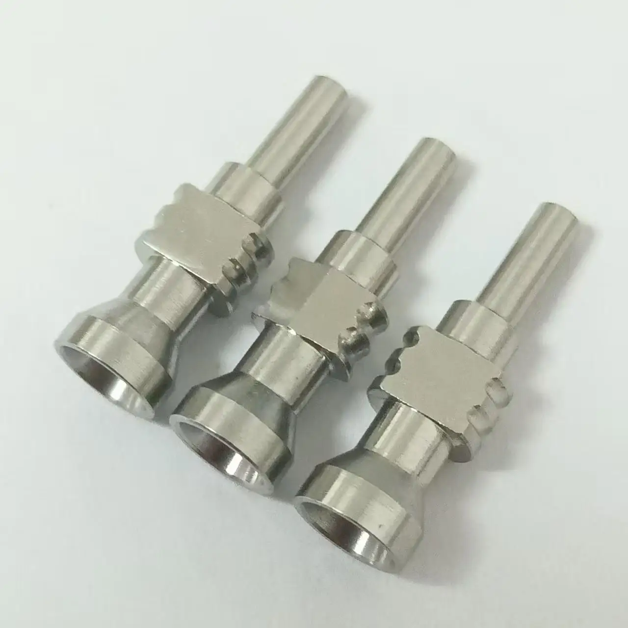 Bb Composite Open-Mouth Transfer Rod, Precisely Adapted for Bb Implant Systems, Made from Medical-Grade Five-Level Pure Titanium, Precision Cnc Machined, Dimensions That Match the Original Abutment, High Fitment, Smooth Placement, Anti-Rotation Stability, Not Easy to Shift, Window-Type Opening Design for Mold Taking, Precise Data Reproduction Without Deviation, Gum-Friendly, Biocompatible, Wear-Resistant, Corrosion-Resistant, Not Easily Deformed, Suitable for Oral Restoration Technicians, Universally Used in Clinical Settings, Complete Range of Specifications, Dental Implant Restoration Accessories