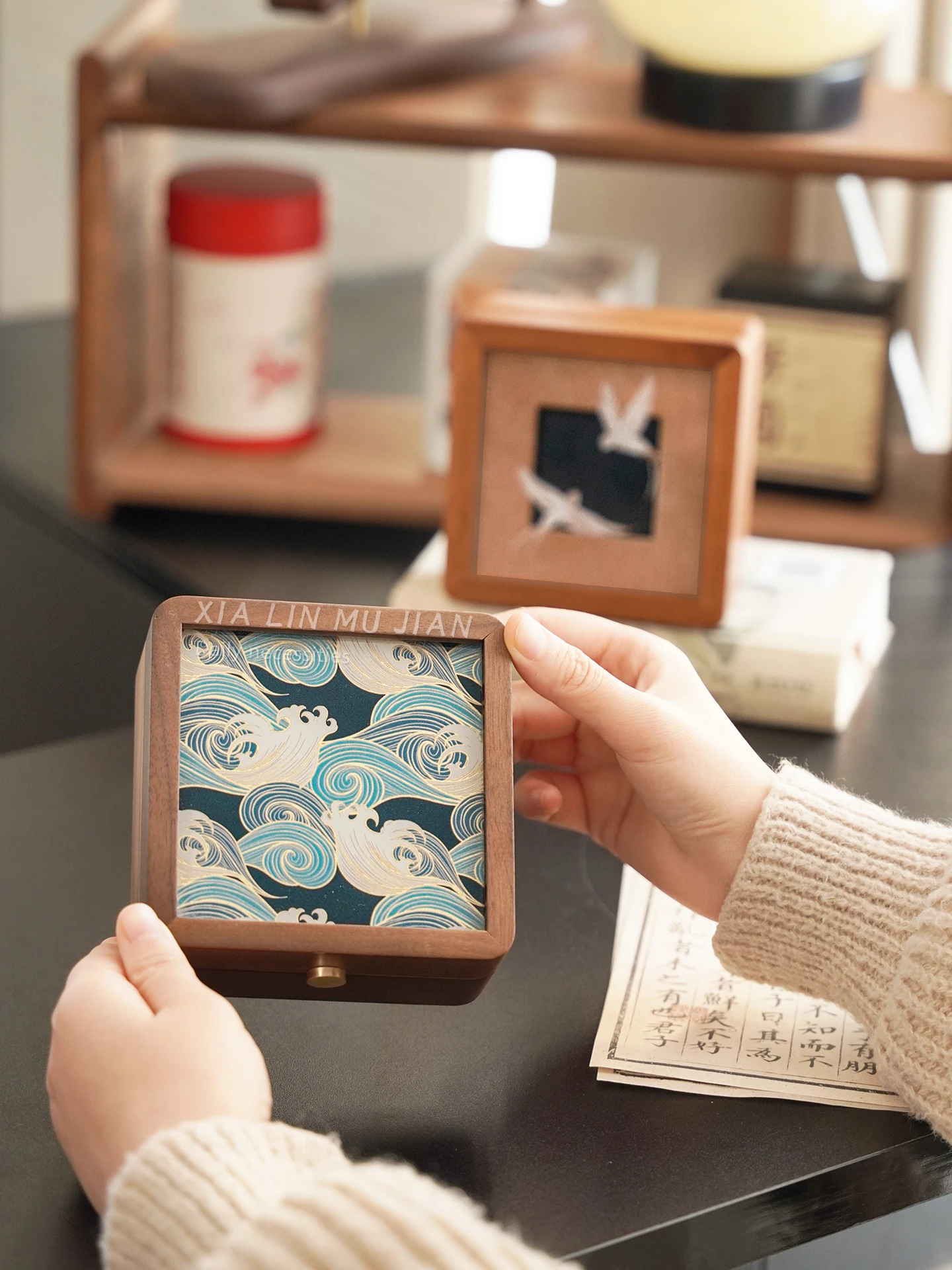 

Chinese Sle Handmade Wooden Storage Box Vintage Aromatic Sandalwood Bracelet Jewelry Organizer Cusizable Enaving