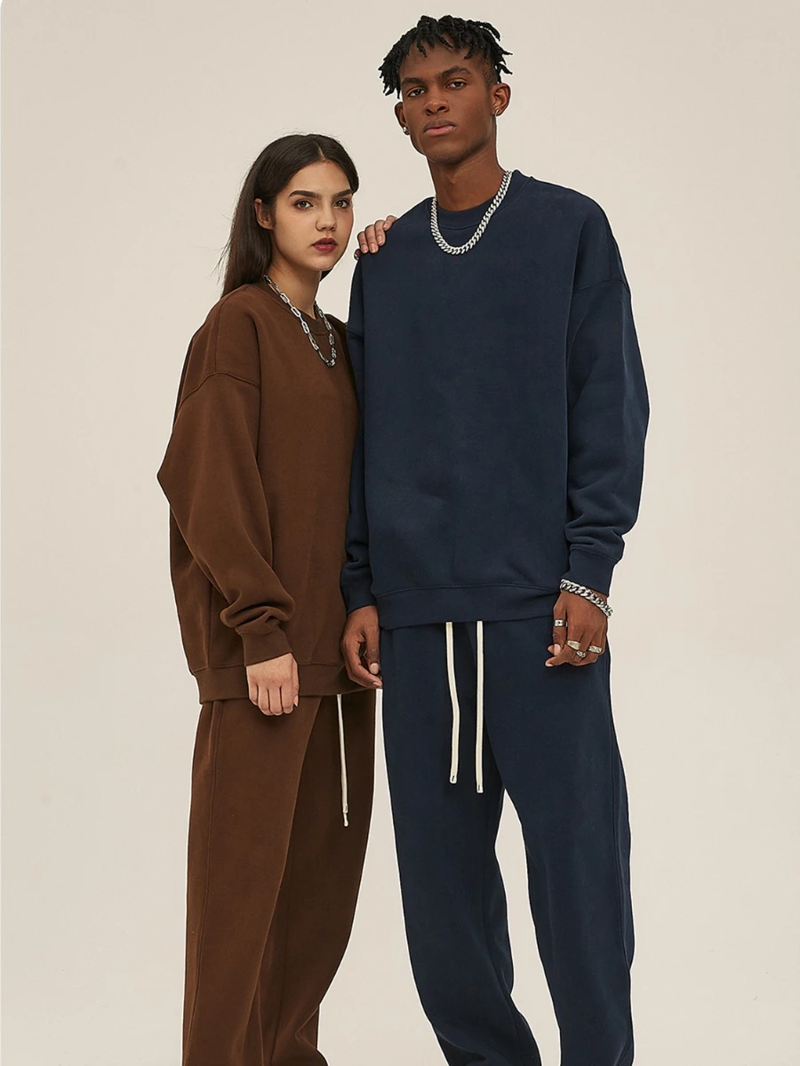 

Комплект флисовой толстовки Sumuyoo для пар, свободный унисекс с круглым вырезом, 360 г/ ㎡ Модные уличные брюки с капюшоном для мужчин и женщин