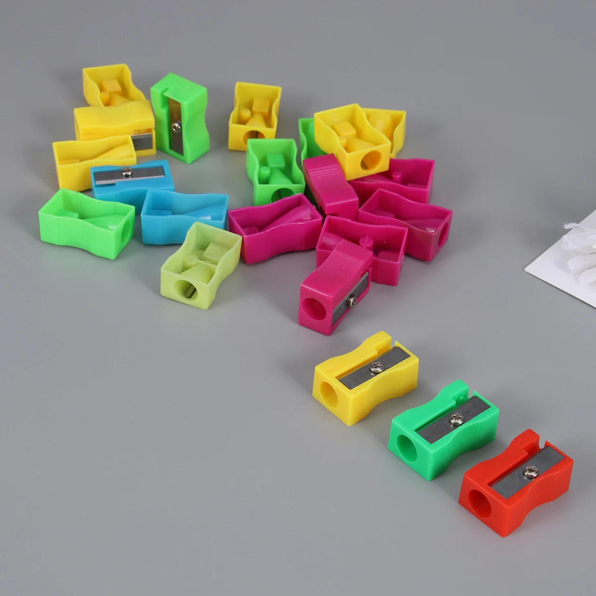

72Pcs Mini Plastic Pencil Sharpener Handheld Cute Design for Kids School Stationery Supplies