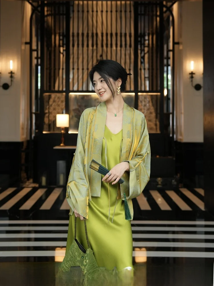 

Antique Gold Emed New Chinese Sle Jaet Early Autumn Women's Wide Version Silk Satin Outerwear round Ne Long Sve