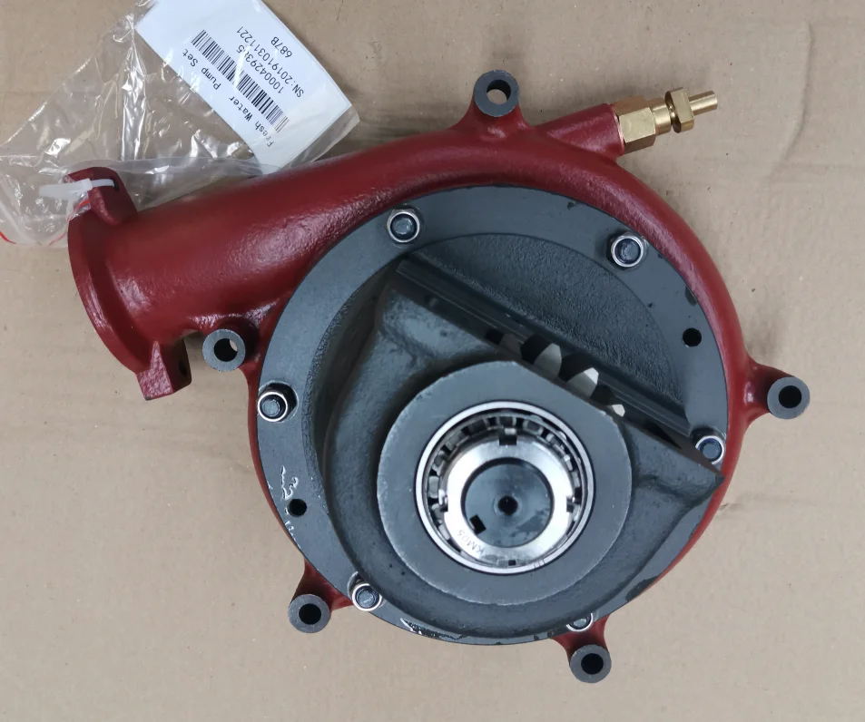 

High Quality Fresh Water Pump 1000429385 15531181T Marine Engine Spare Parts for 6M26C 12M26C 6M26.2C 12M26.26M33C 12M33C