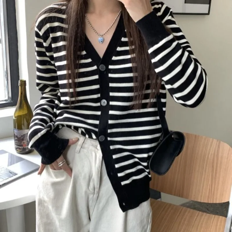 Spring and Autumn Women\'s Long Sleeve V-Neck Stripe Contrast Knitted Cardigan Button Patchwork Fashion Casual Formal Tops