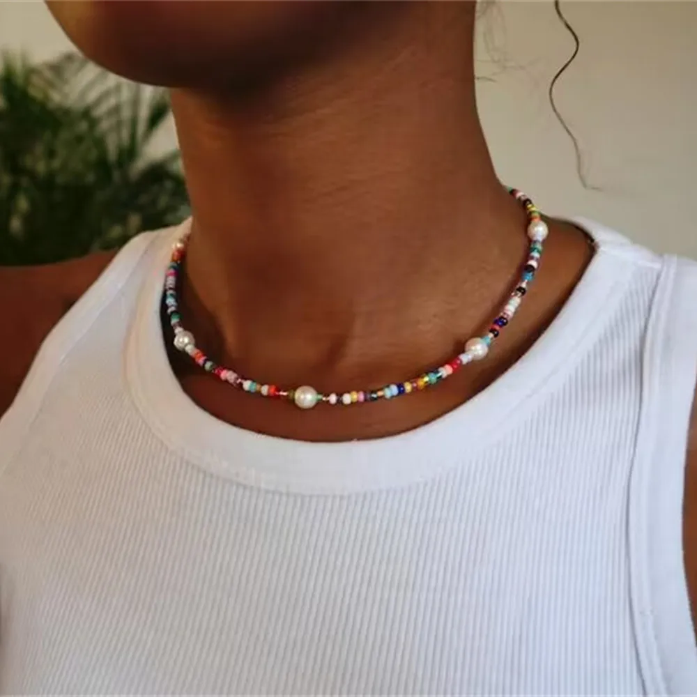 Collana a catena con ciondolo a lettera di perle artificiali di perle di colore Vintage per le donne gioielli girocollo Boho multicayer di moda