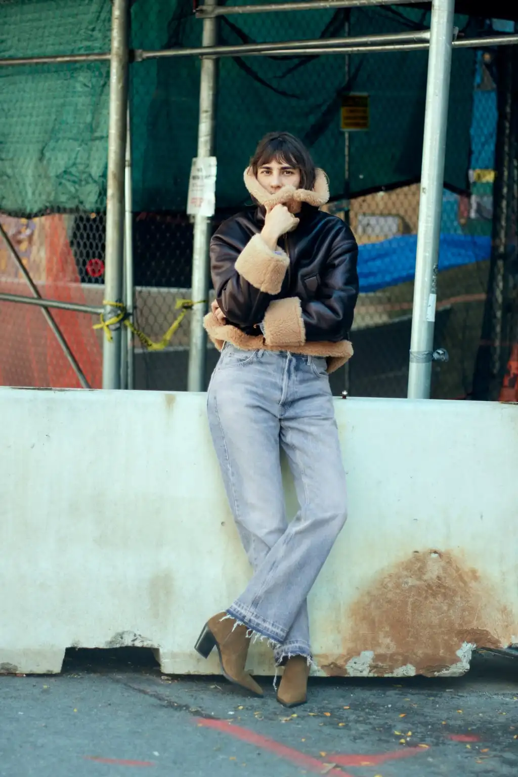 両面フリースバイカージャケット、袖口レザー、カラーブロックデザイン、秋冬アウター、レディースファッション