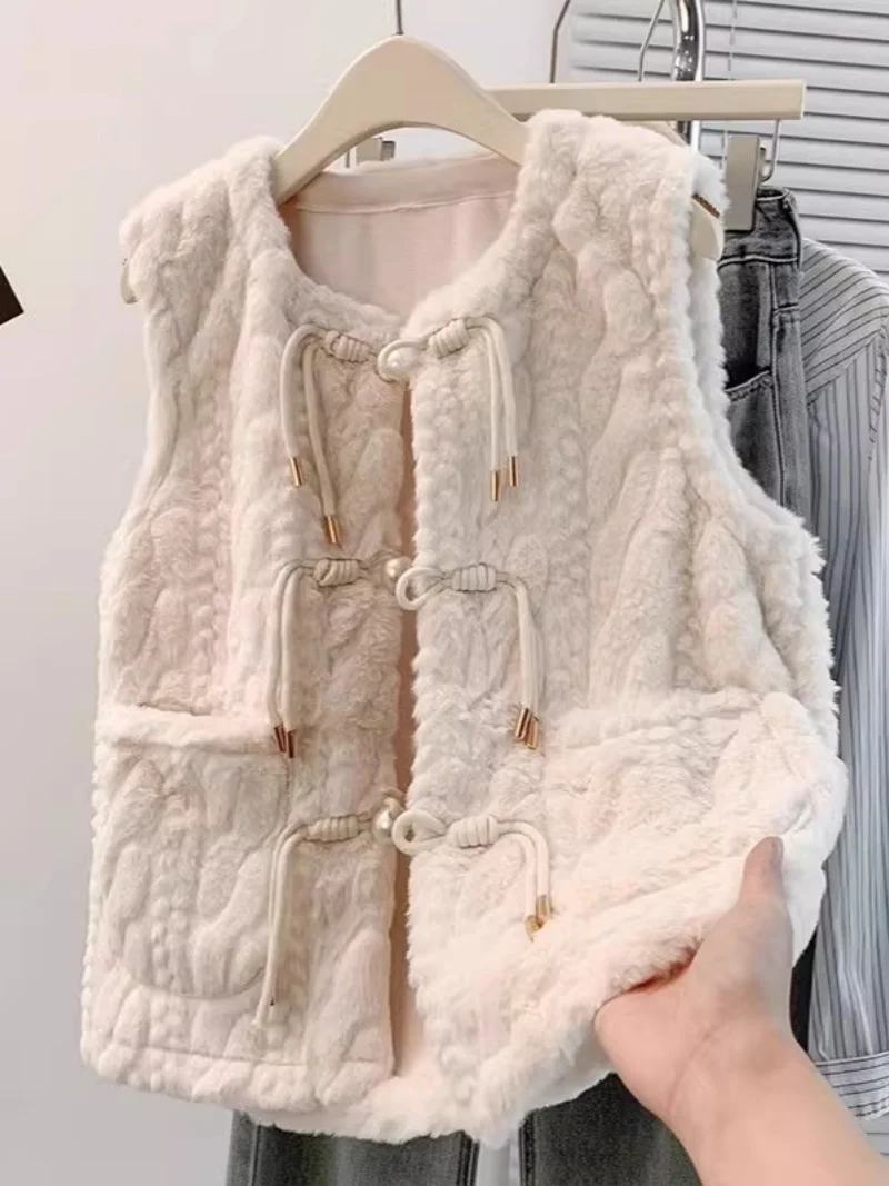 Fashion Embossed Plush Vest for Women - 2025 New Lightweight Warm Winter Sleeveless Jacket, Cozy Fleece Gilet (W1882)
