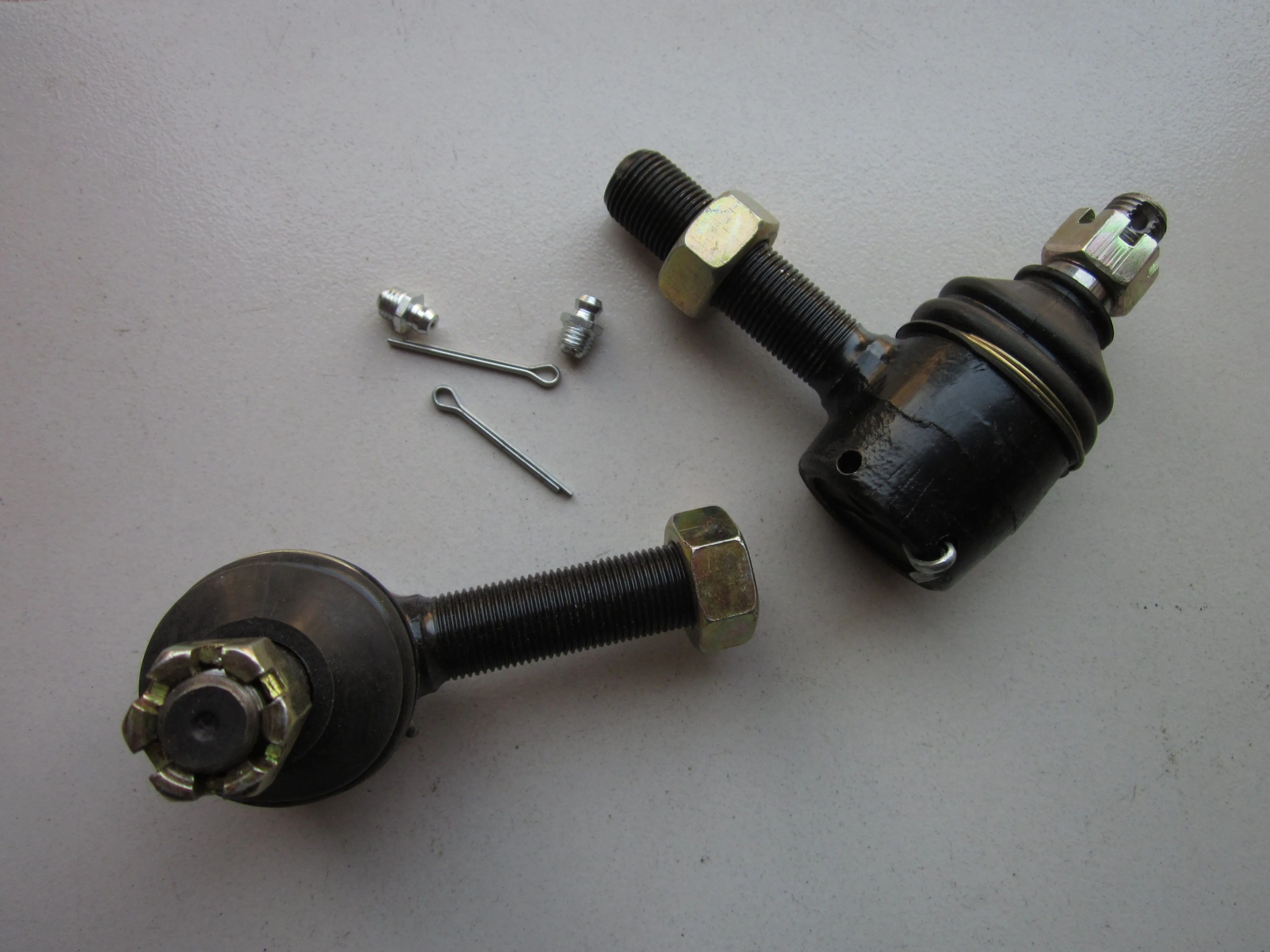 Set of steering joints Left and Right for Dongfeng DF250 / DF244 / DF254 / DFS 654C tractor , 800.31.020 / 800.31.023 / ....