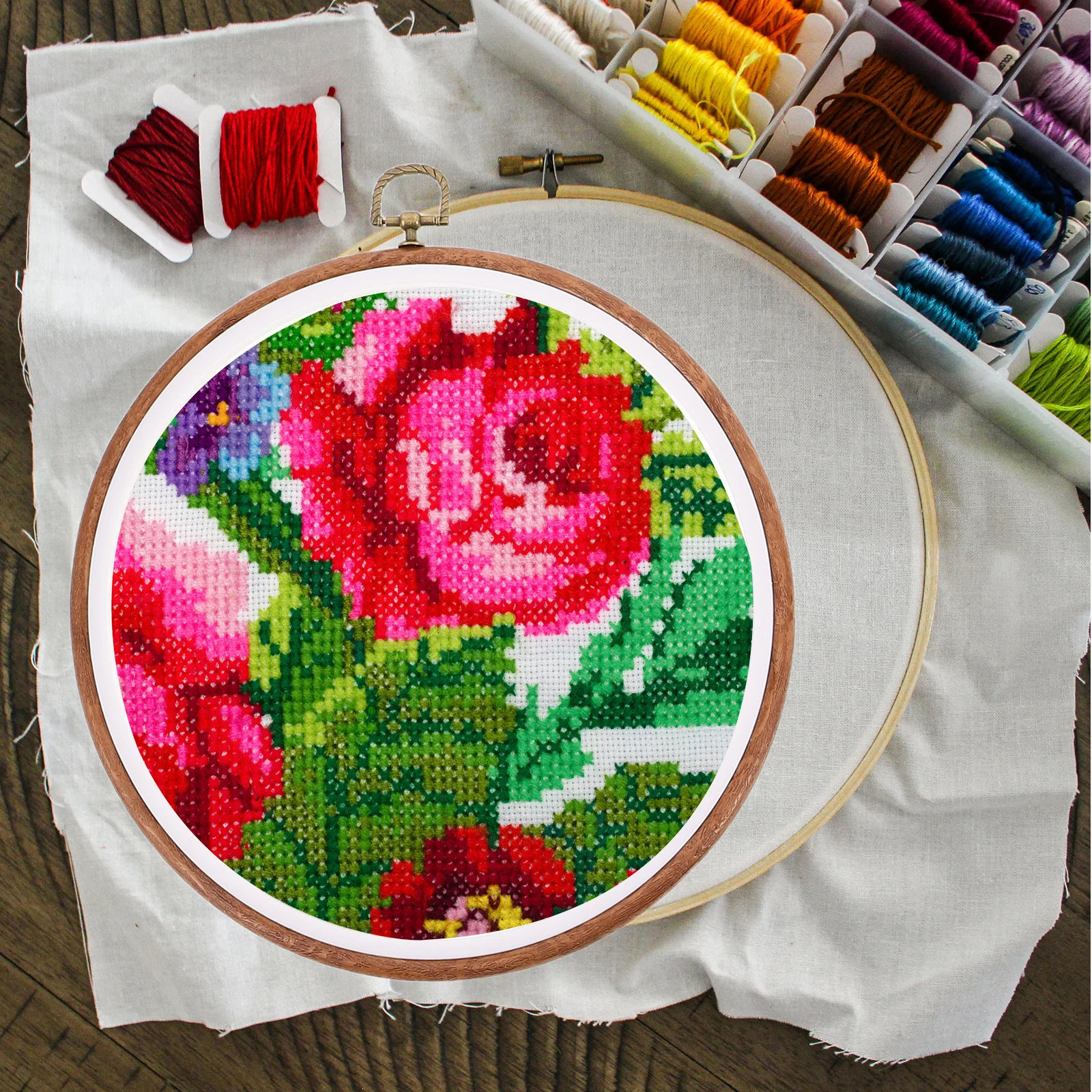

4Pcs Cross Stitch Embroidery Hoop Imitated Wood Plastic Round Frame DIY Needlework Craft Sewing Accessories Wood Embroidery Hoop