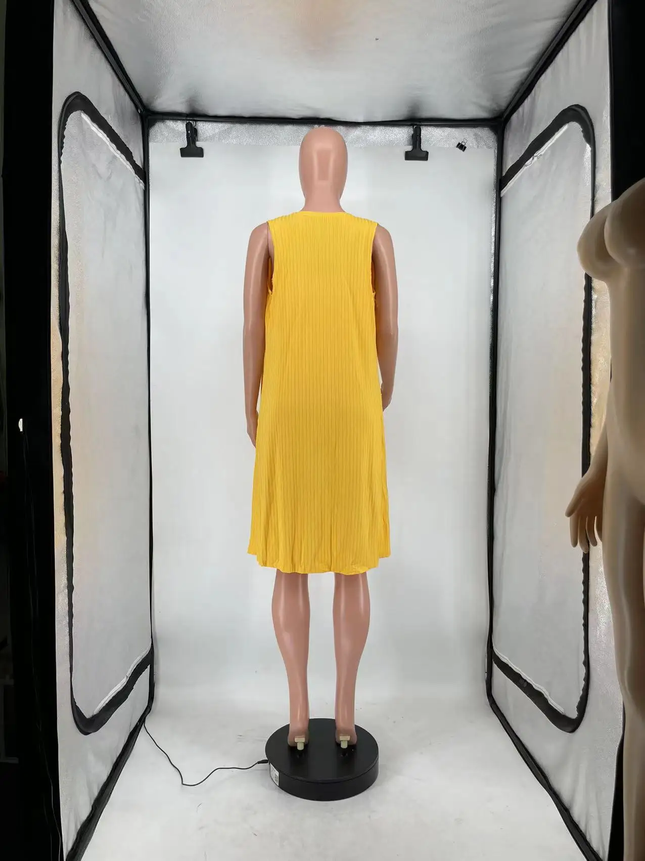 2024 Summer Women Sets Sleeveless Solid Casual Top +coat+Short Sets O-neck 3 Three-Piece Set Knitted Tracksuits