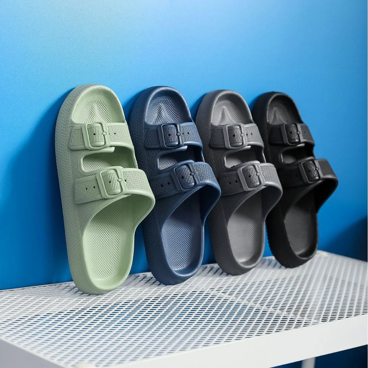 

Мужские летние новые повседневные универсальные пляжные тапочки с ремешками и зернистой поверхностью, толстая подошва, нескользящие уличные тапочки