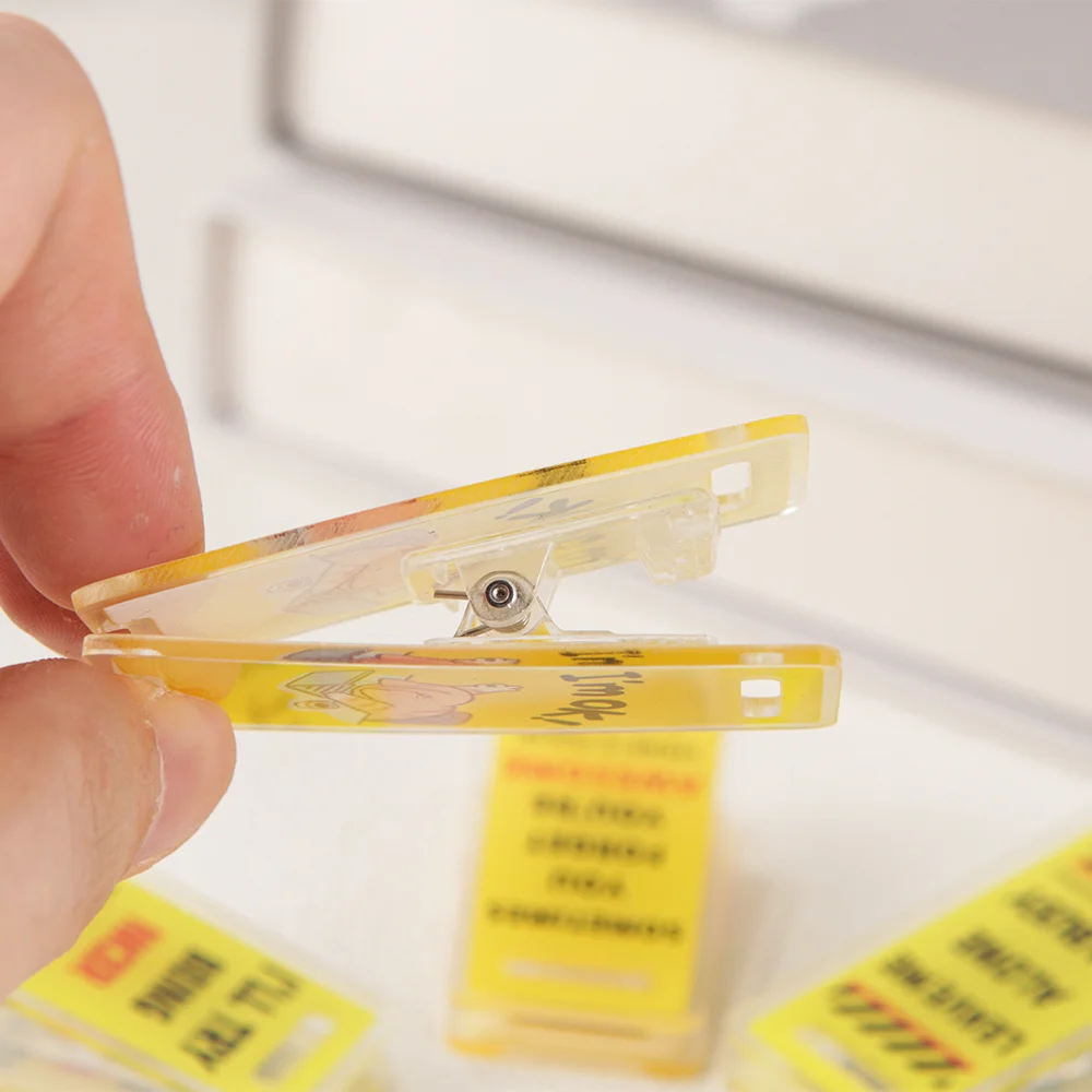 1 قطعة Hold On Let Me Chat GPT هذا مكتب أكريليك تسجيل ديكور مكتب مضحك مع شعار ChatGPT نص ملون هدية متينة على الطاولة