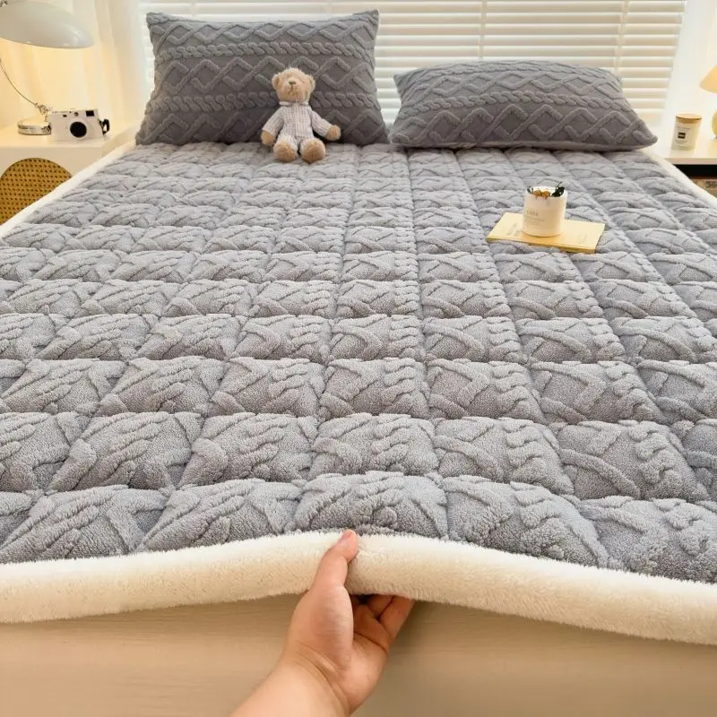 Winter Thicken Plush Velvet Mattress Toppers Dormitory Single Bed Sheet Double Bedspread Fold Non-slip Mattress Cover Tatami Mat