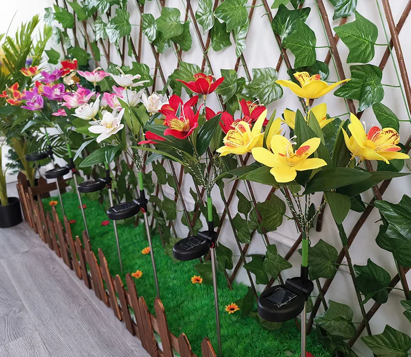 Lampu surya LED kupu-kupu anggrek rumput luar ruangan tahan air lampu taman Villa Lily pagar dekorasi Natal lampu neon