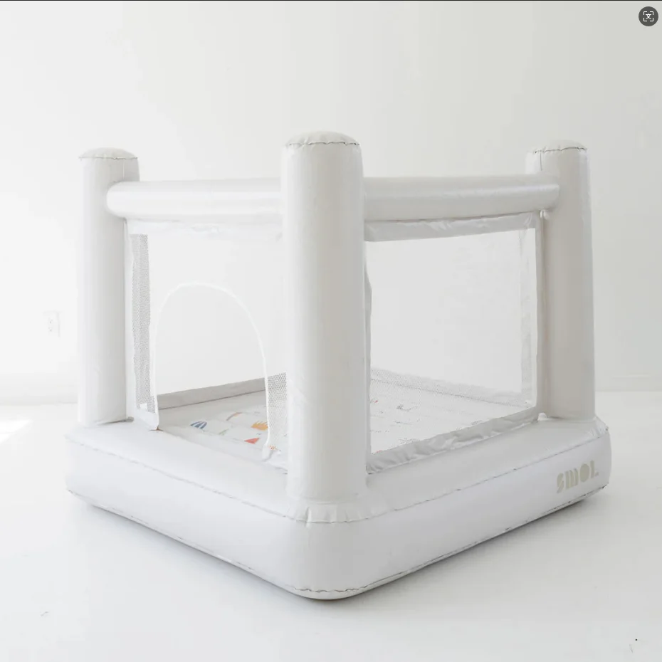 

Мини-надувной замок из утолщенного ПВХ SMOL в том же стиле со встроенным воздушным насосом