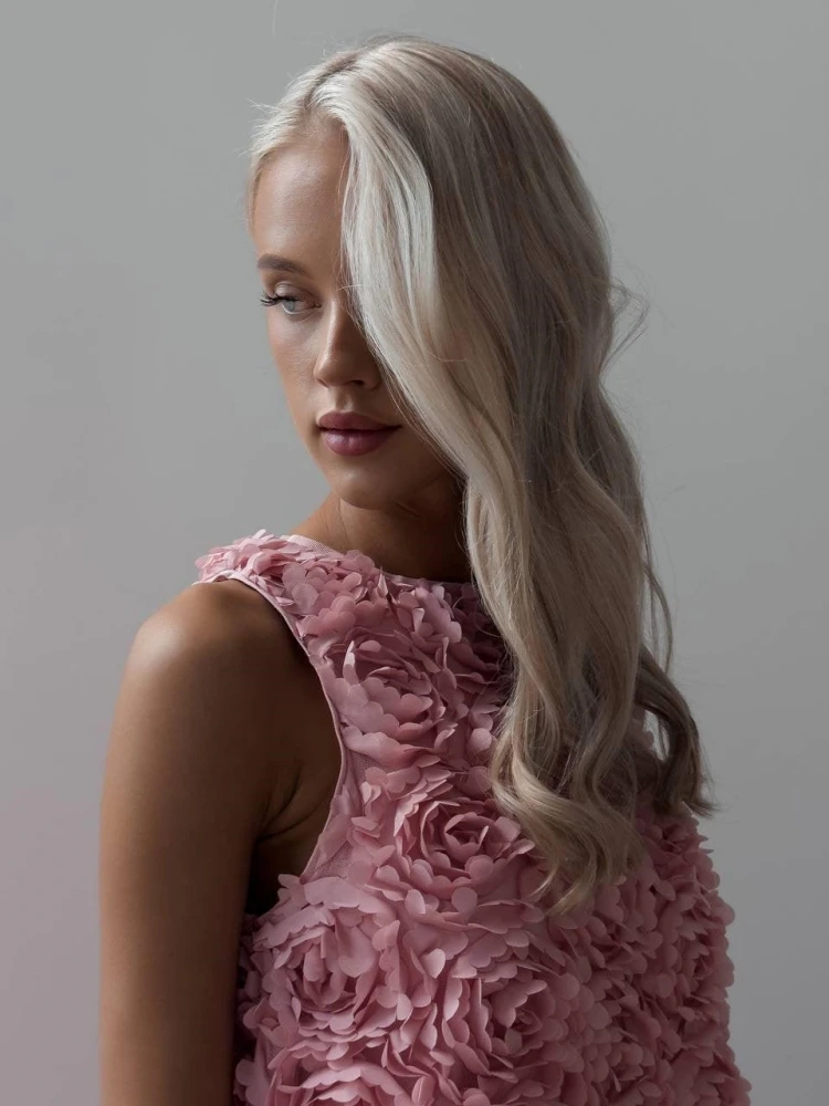 セクシーなノースリーブ O ネックローズ花柄ミニドレス女性ピンクの花甘いルーズドレスエレガントなイブニングパーティーカクテルドレス