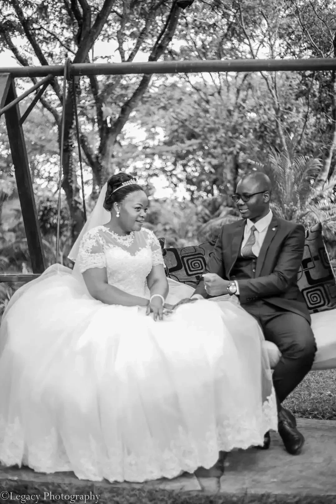 تخصيص أحدث س الرقبة قصيرة الأكمام Ballgown فساتين الزفاف الاجتياح الدانتيل حديقة زي العرائس الأفريقي 2025