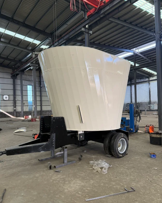 TMR Feed Mixer for Large Farms Large Capacity High Power Stable Long-Time Operation