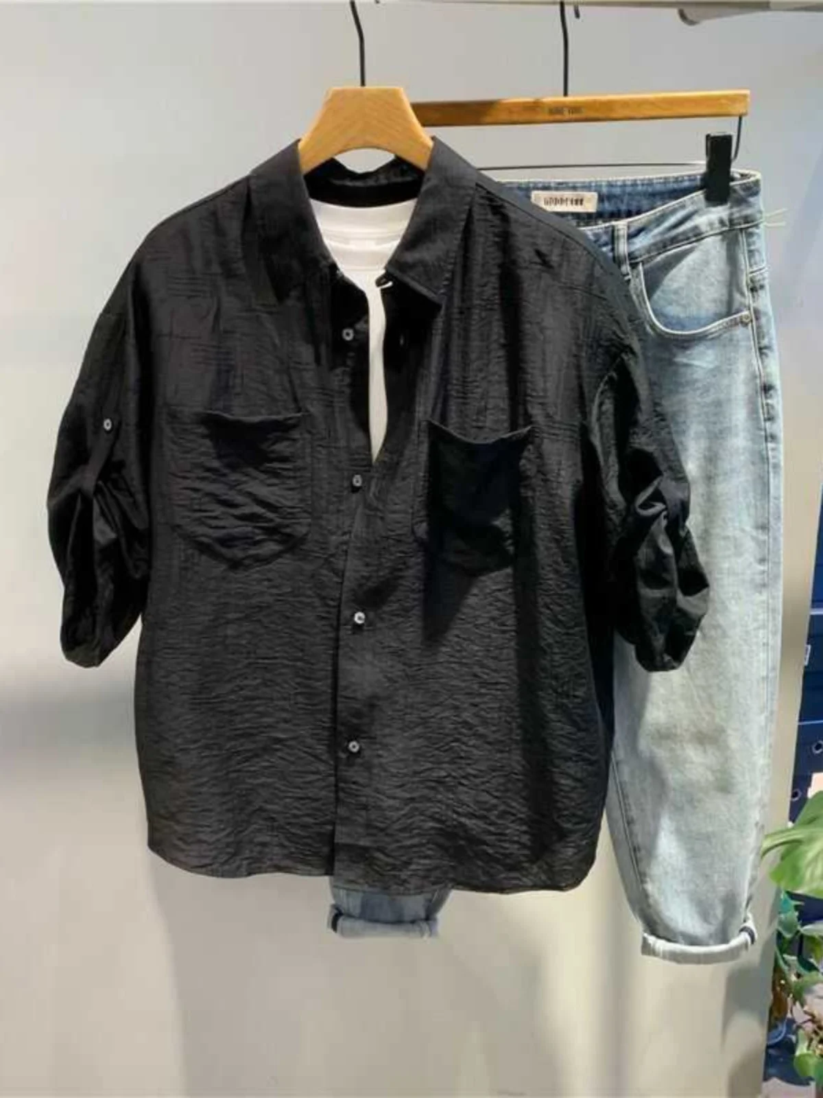 

Loose Men's irt Summer Faion Embroidered Pattern Pleated Design Five Sve Buttons ort Sve Breathable Youth Casual