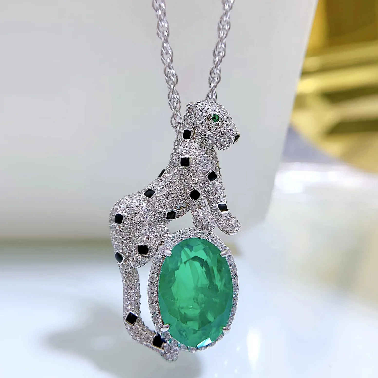 

Jewelry 2022 Sterling Silver New Simulation Emerald 10*14mm Leopard Pendant Leopard Necklace European and American Style