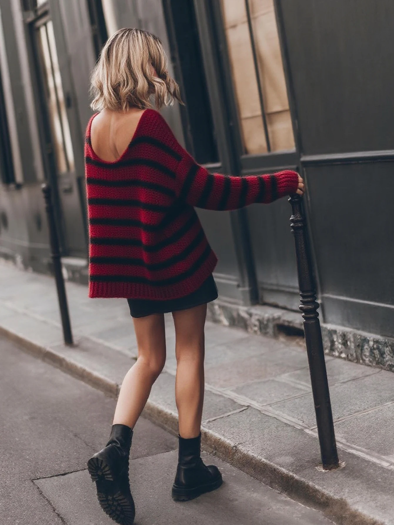 Autumn and Winter New Niche Knit Cardigan for Women, Designed with a Lazy Style, Sweater Top, Red Striped Pattern, Loose V-Neck Design Pullover, Casual and Elegant Autumn and Winter Top, Basic Versatile Style for Urban Commuting, Stylish and Casual Vacation Style, Designer Pattern Niche Knit Cardigan, New Year, Valentine's Day, Christmas Holiday Clothing, Instagram Style Clothing, Commonly Purchased by Koreans, Date Gift, Women's Clothing