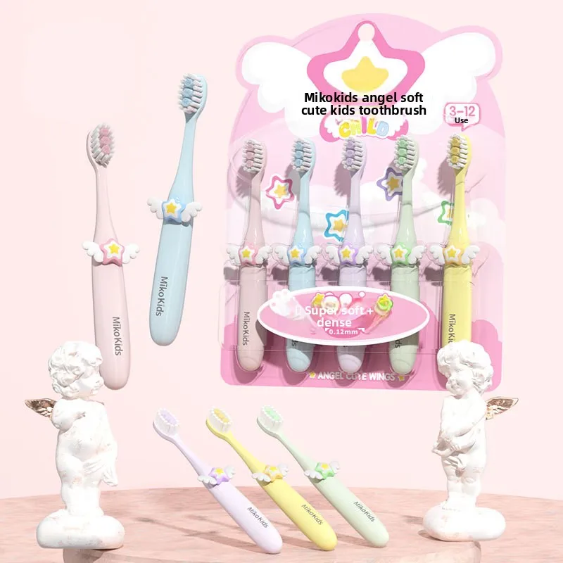 

Детская зубная щетка с милым мультяшным дизайном для детей 3-12 лет, для периода прорезывания зубов. Ультратонкие мягкие щетинки, бережные к деснам, премиум-качество для использования