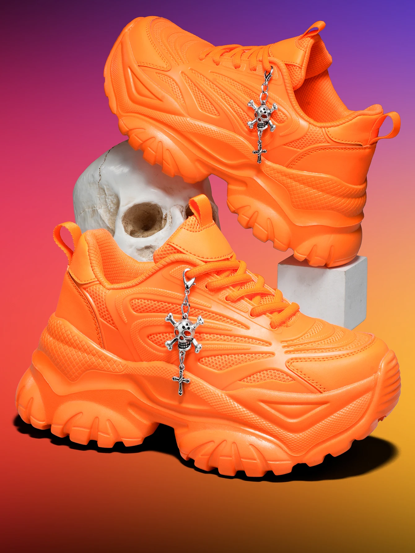 Damen-Outdoor-Allwetter-Modische Dad-Schuhe, Eva-Leichtgewicht-Sneaker mit dicker Sohle und 7 cm Absatzhöhe, orangefarbene Sportschuhe mit abnehmbarem silbernen Kreuz- und Totenkopf-Anhänger im Halloween-Punk-Stil, vielseitig einsetzbar für den täglichen Arbeitsweg und Fitness – Detail 24