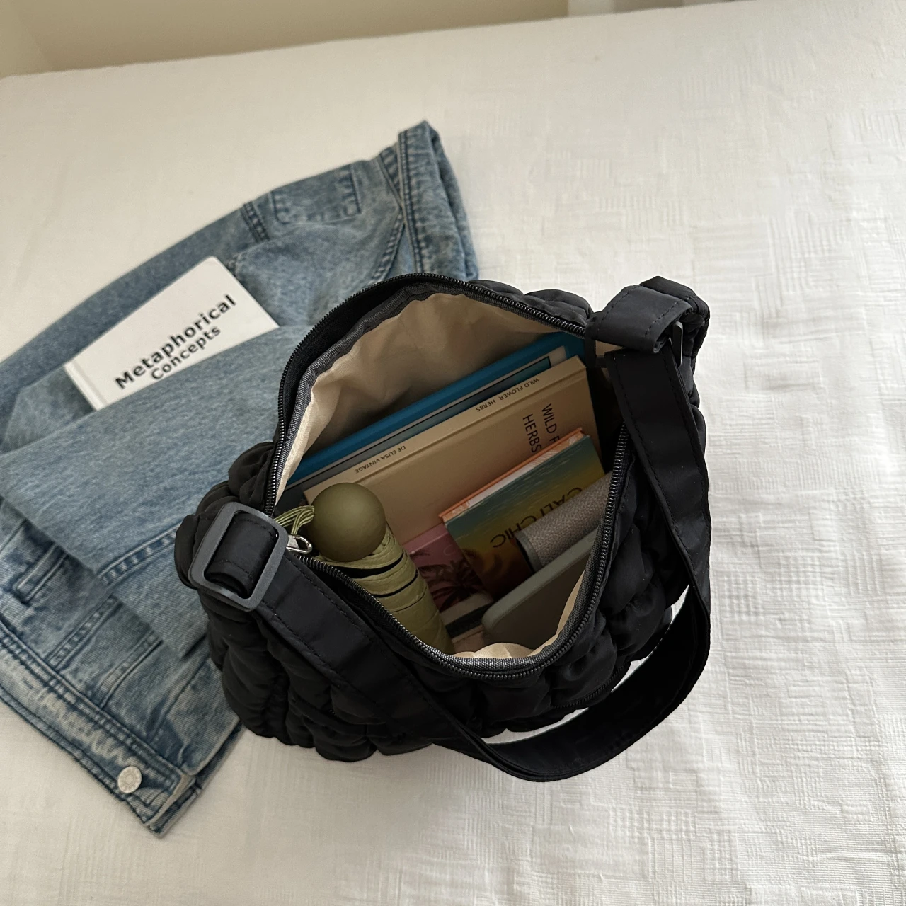 2025 Neue Gesteppte Puffer-Schultertasche für Damen Große Kapazität Tote Umhängetasche Modische Lässige Crossbody-Tasche Damenhandtasche – Detail 1
