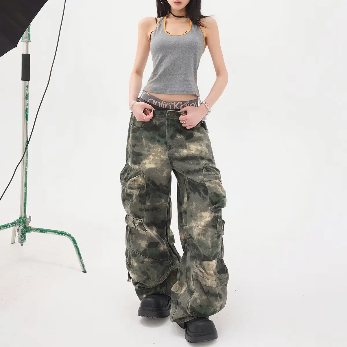 

Women Y2K Camouflage Cargo Jeans Vintage High Waist Hip Hop Wide Leg Pants Multi Pockets Female Baggy Straight Denim Trouser
