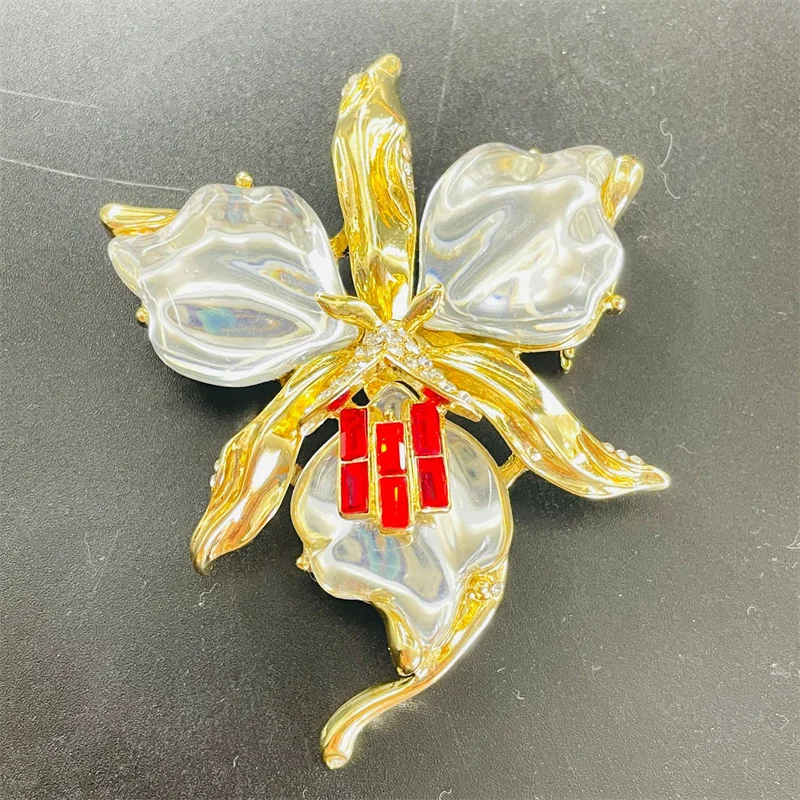 Cloud Pattern Jelly Imitation Glazed Orchid Camellia Blossom Brooch with Middle Ages Flower Decoration Women's Anti Glare Pin