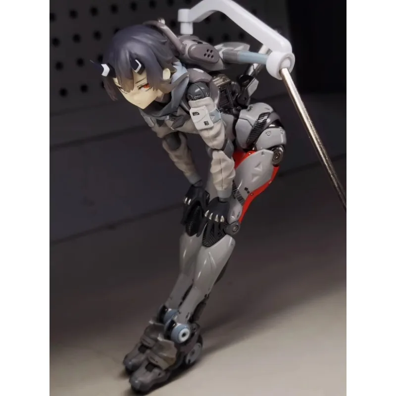 여름 애니메이션 시즌 소녀 오토바이 레이디 인형 새로운 색상 구성 트렌디 플레이 움직일 수있는 그림 모델 남성 장식 선물