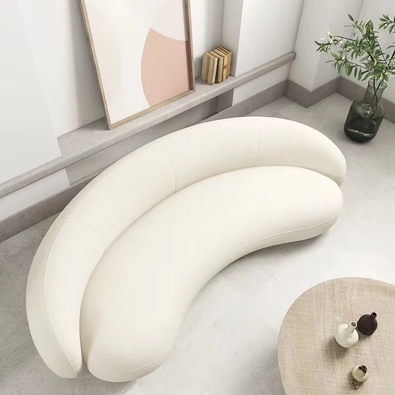 

Современный трендовый трехместный диван из ткани с узором кешью, в деревенском стиле, с изогнутыми элементами, для небольших и средних гостиных, а также для офисов.