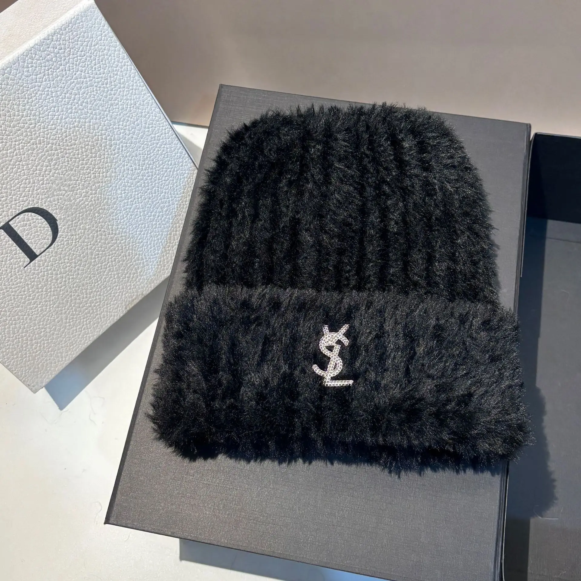 Gorro de punto suave y cálido para mujer, moda para actividades al aire libre, versátil, adelgazante, protección para los oídos, gorro de calavera de invierno, gorros elásticos