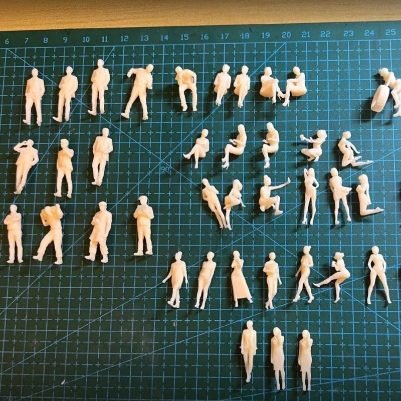 1/64 Pocket White Mold Sand Table Portrait Figure Personal Coloring Model (20 will be sent randomly, no one can be specified)