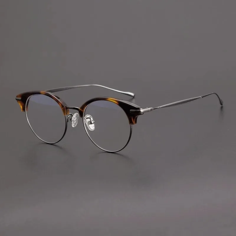 

The Japanese Semi-tortoiseshell Myopia Glasses Frame for Women with A Retro Round Frame and Natural Appearance Has Changed Color