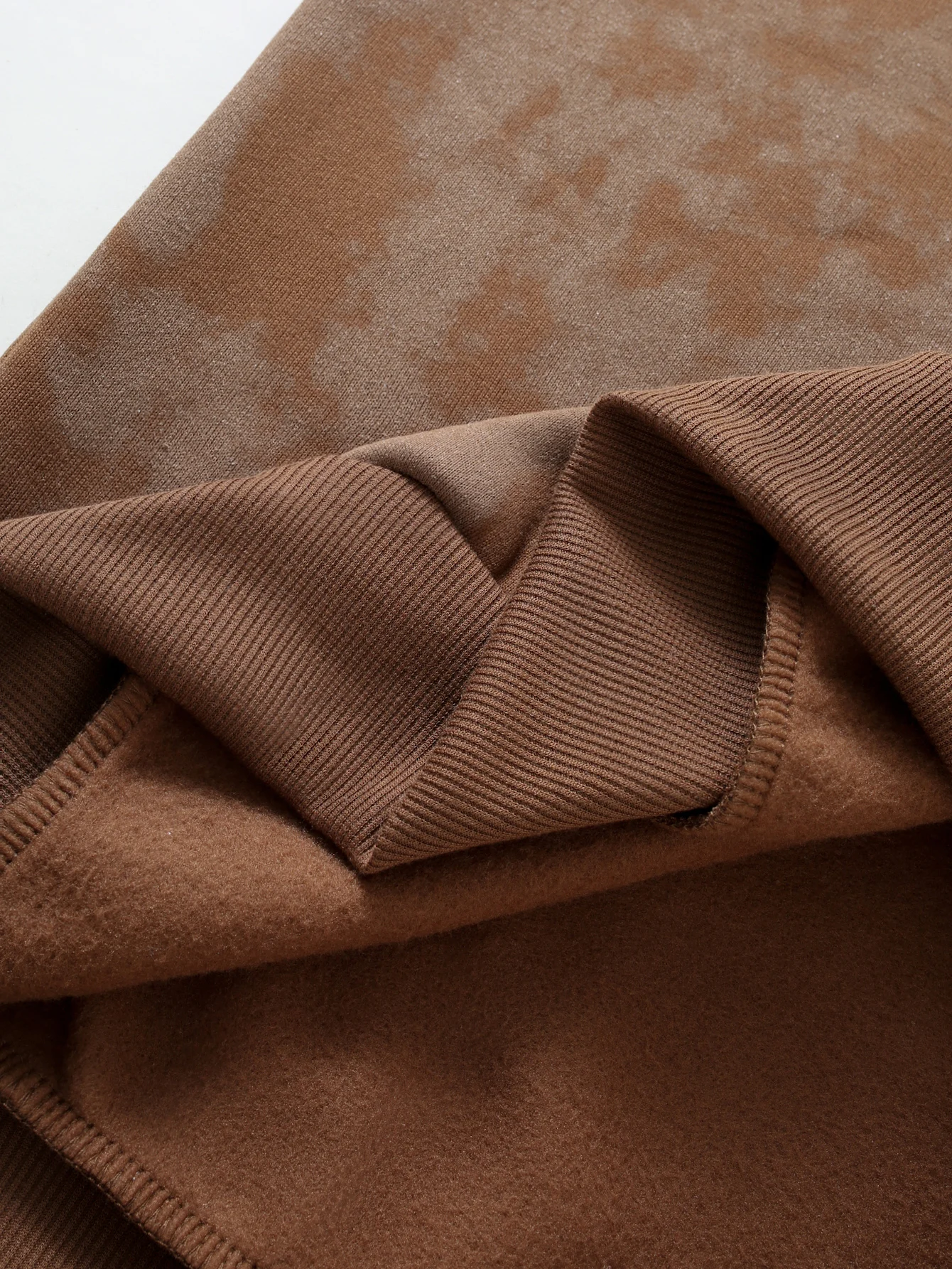 Unisex Vintage-Style Distressed Hoodie, in mehreren Farben erhältlich. – Detail 12