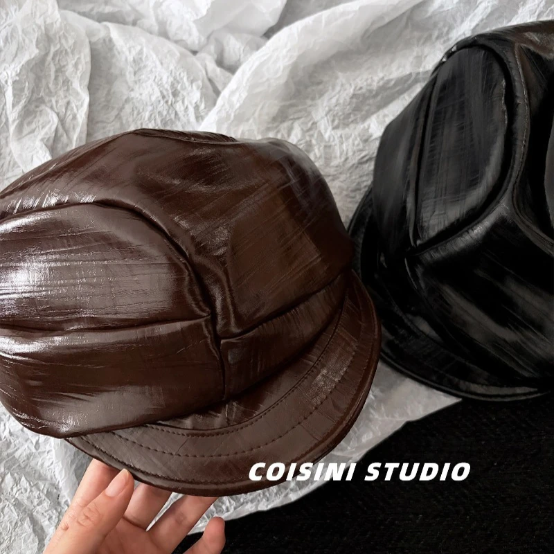 Japanischer dunkler Stil, unregelmäßig plissierte PU-Leder-Baskenmütze für Damen, Herbst, britische achteckige, personalisierte, weiche Schirmmütze im Newsboy-Stil – Detail 4