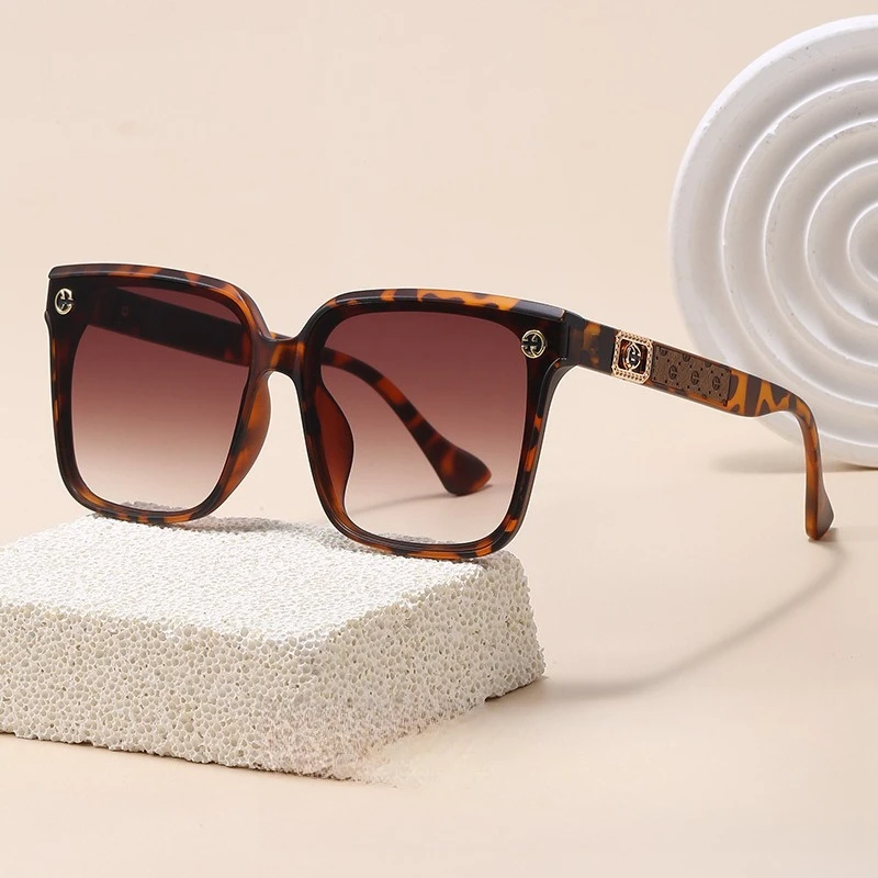 

​​Large Frame Womens Sunglasses New Trendy Big Face Slimming Effect High End Light Luxury Street Style​​