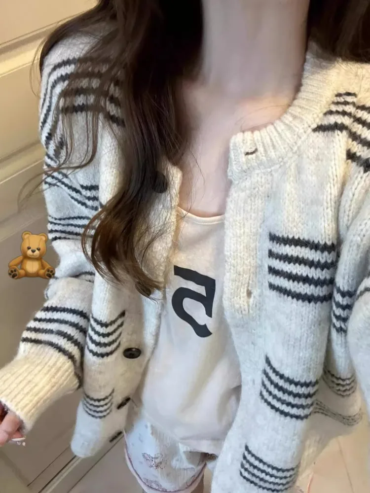 

Корейский мягкий восковой полосатый свитер пальто для женщин осень и зима высококачественный чувственный Свободный кардиган Топ темпераментный свитер