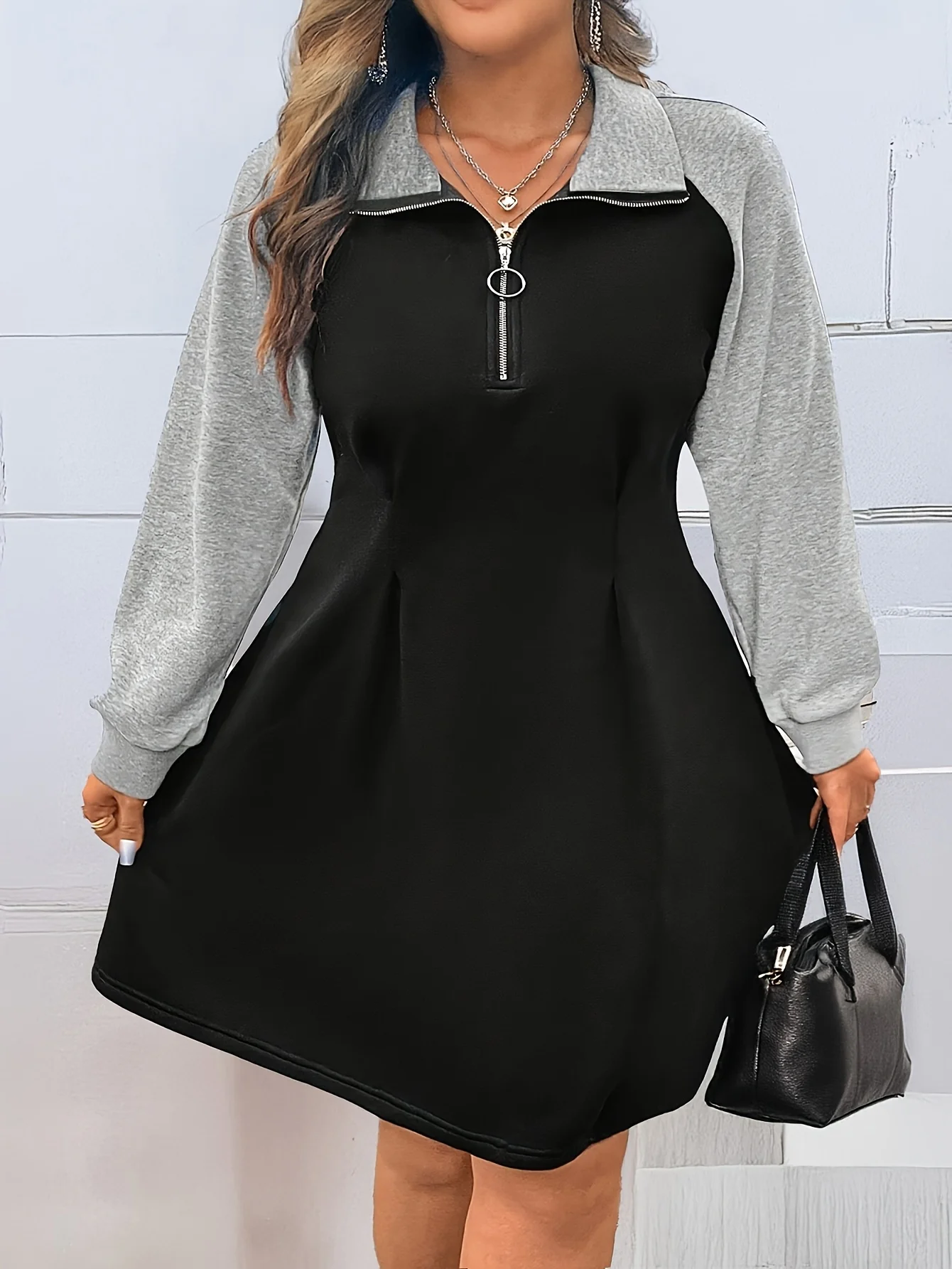 

Элегантное черное женское платье больших размеров